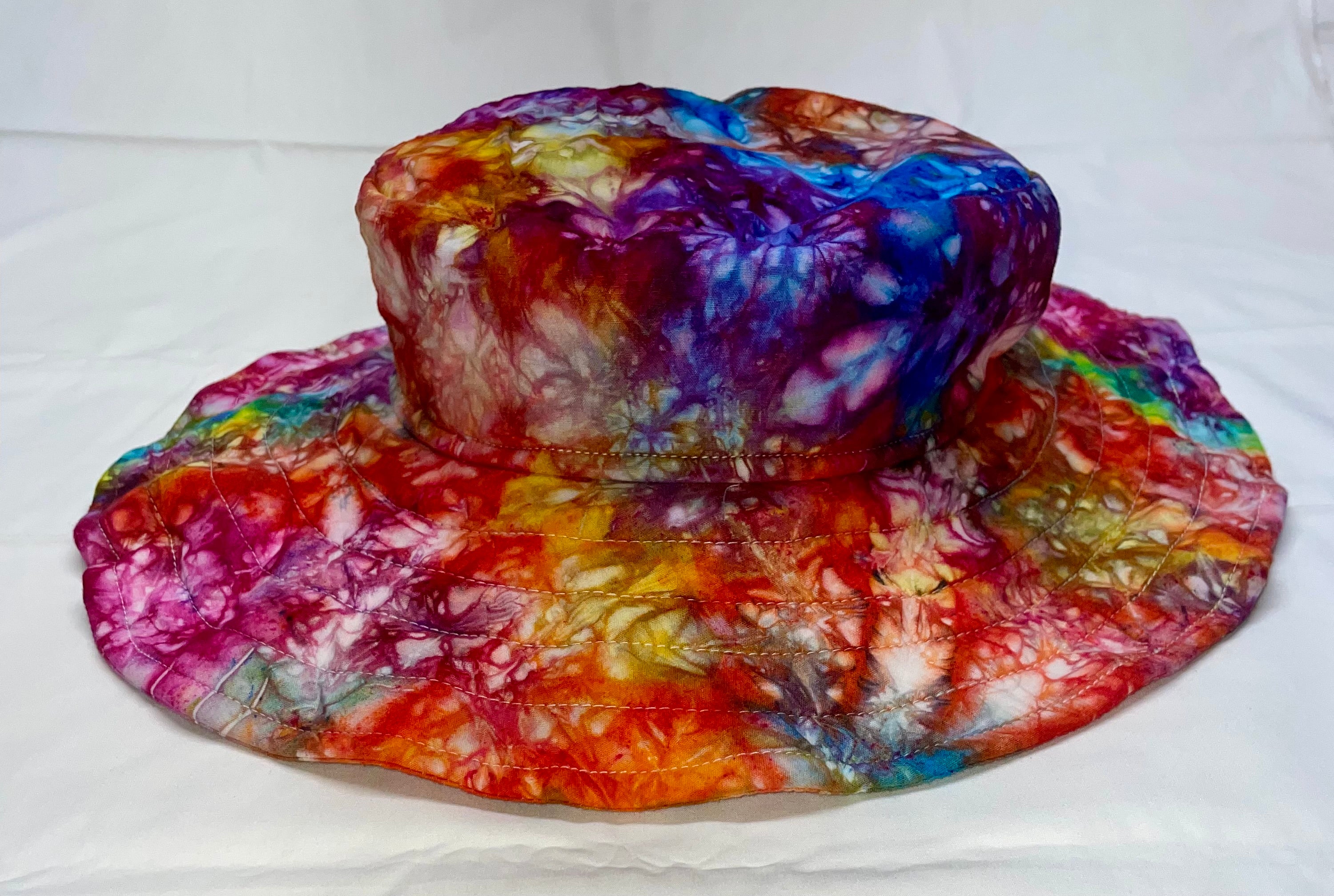 L Tie-Dye Bucket Hat