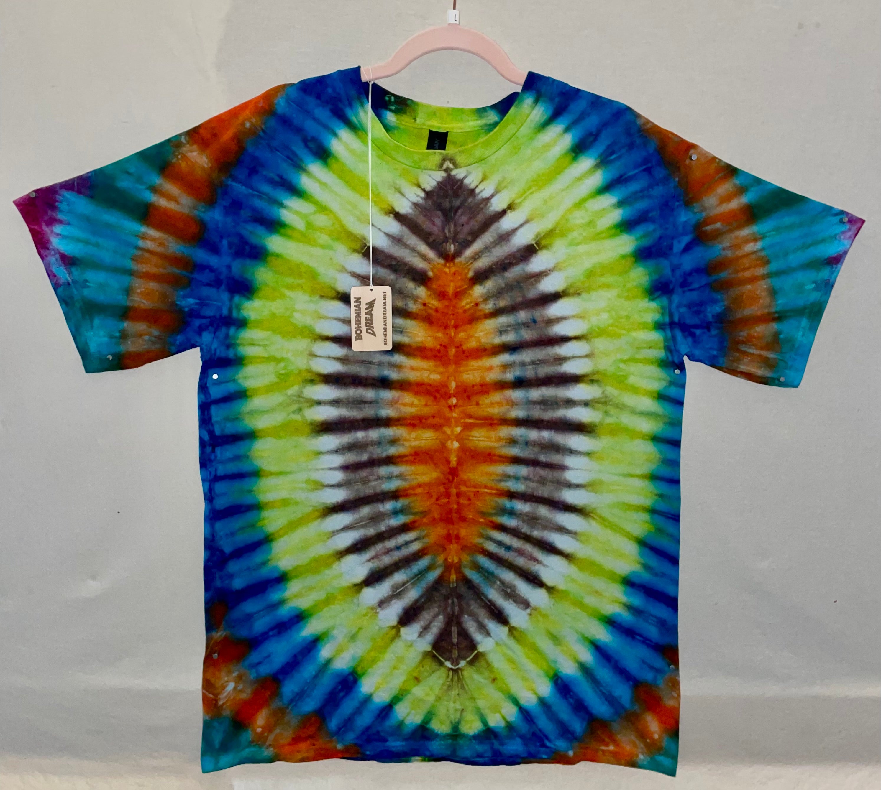 L GILDAN VJ tie-dye with hand, painted dancing lady