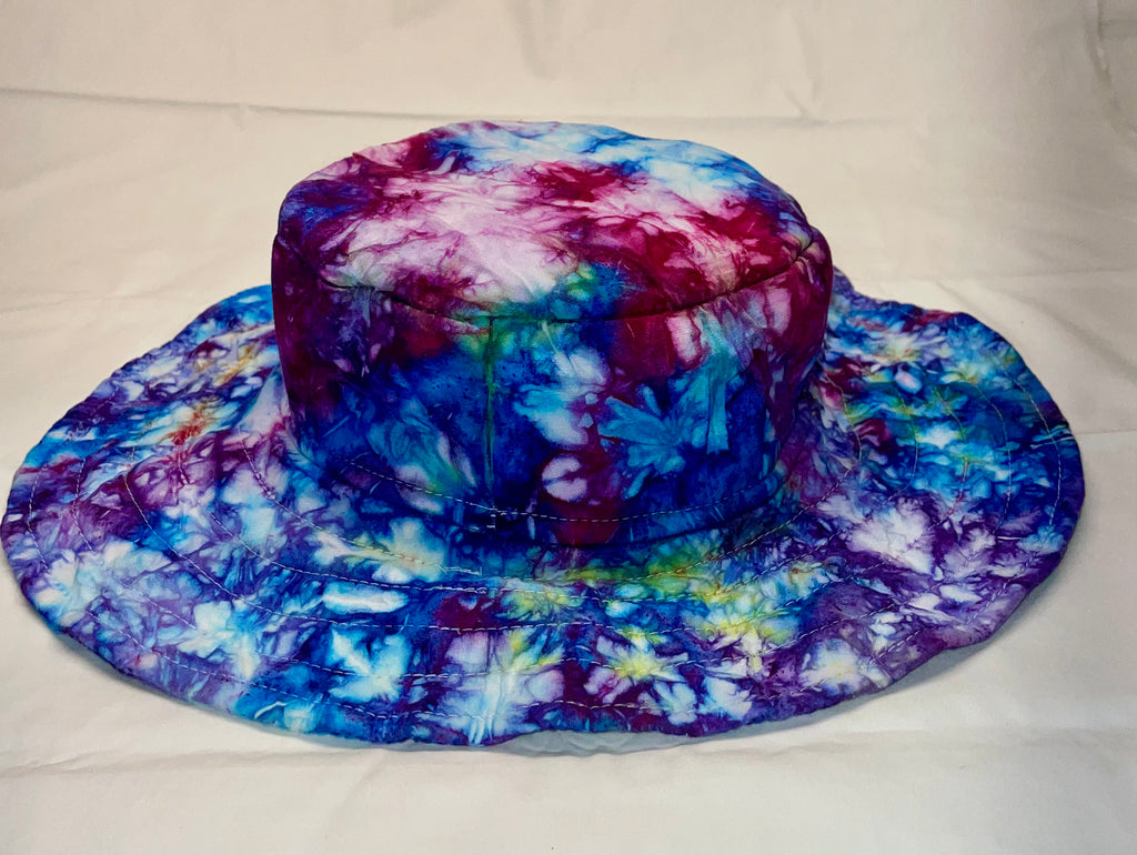 L Tie-Dye Bucket Hat