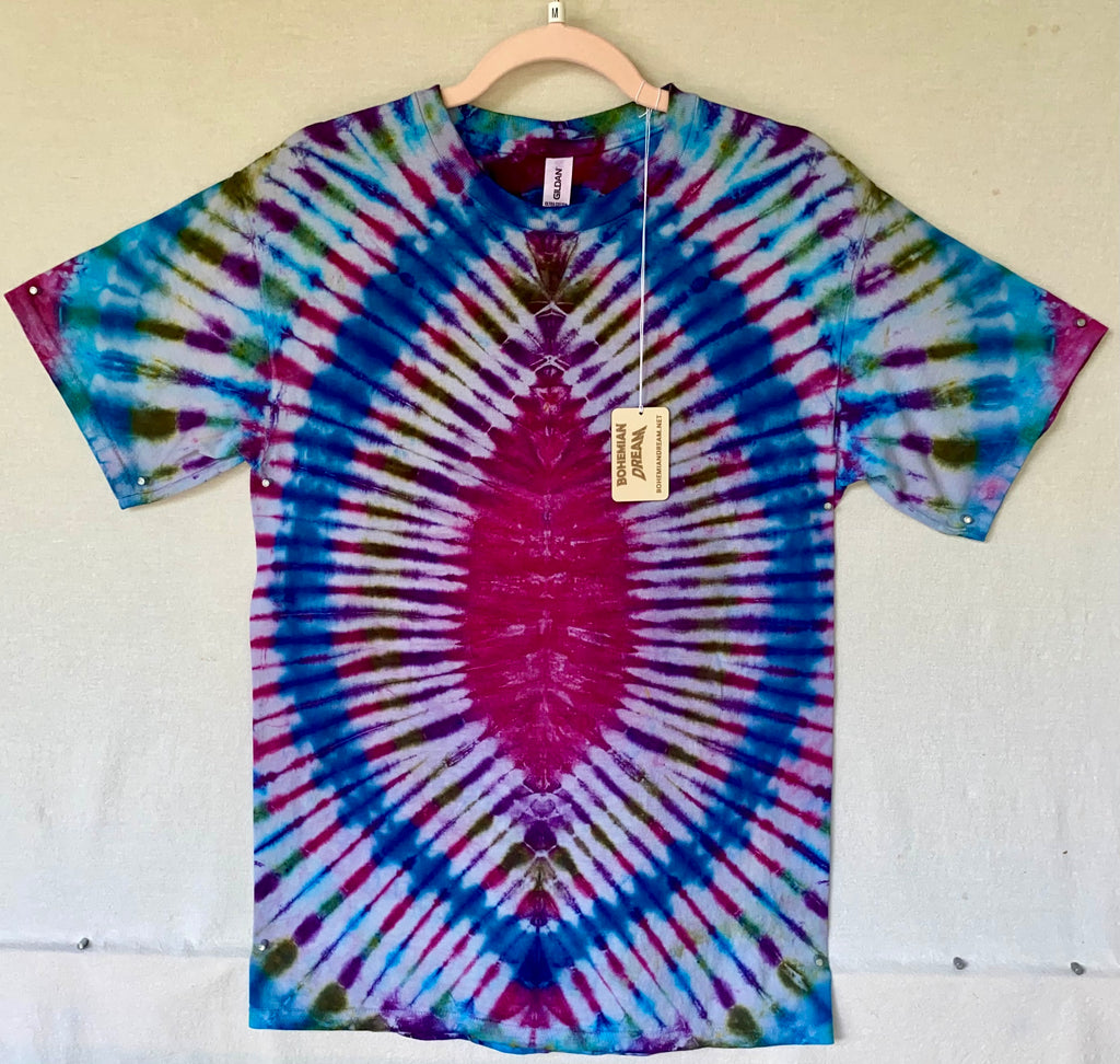 M GILDAN VJ tie-dye with hand painted dancing lady