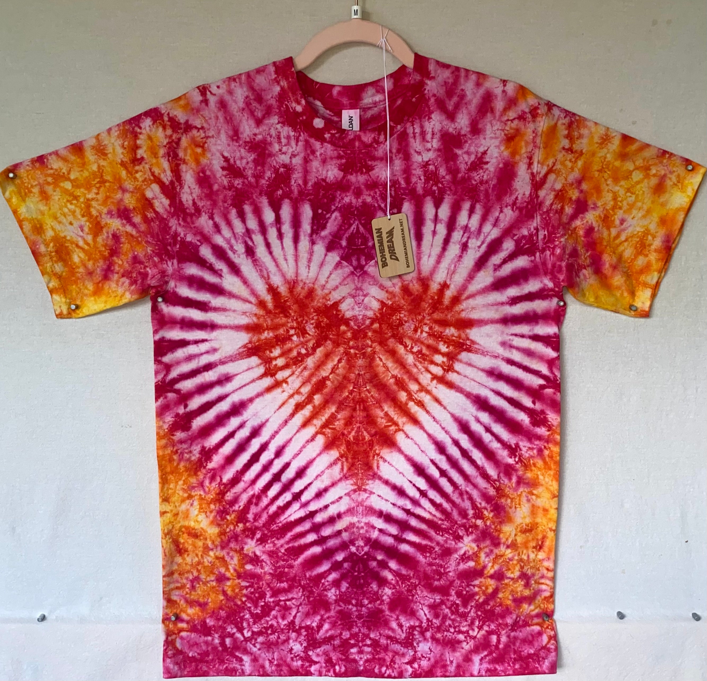M GILDAN heart tie-dye