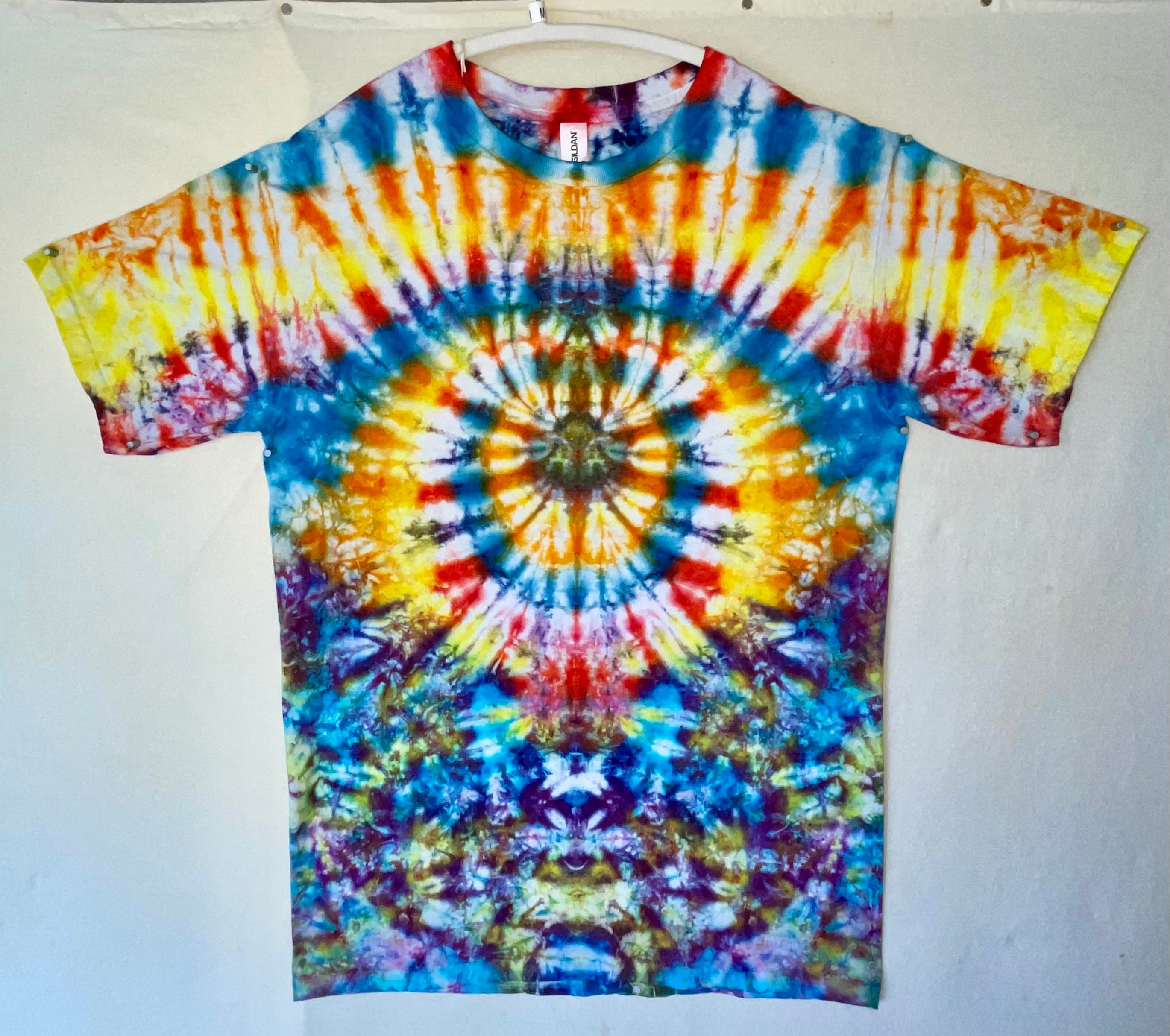 M GILDAN tie-dye