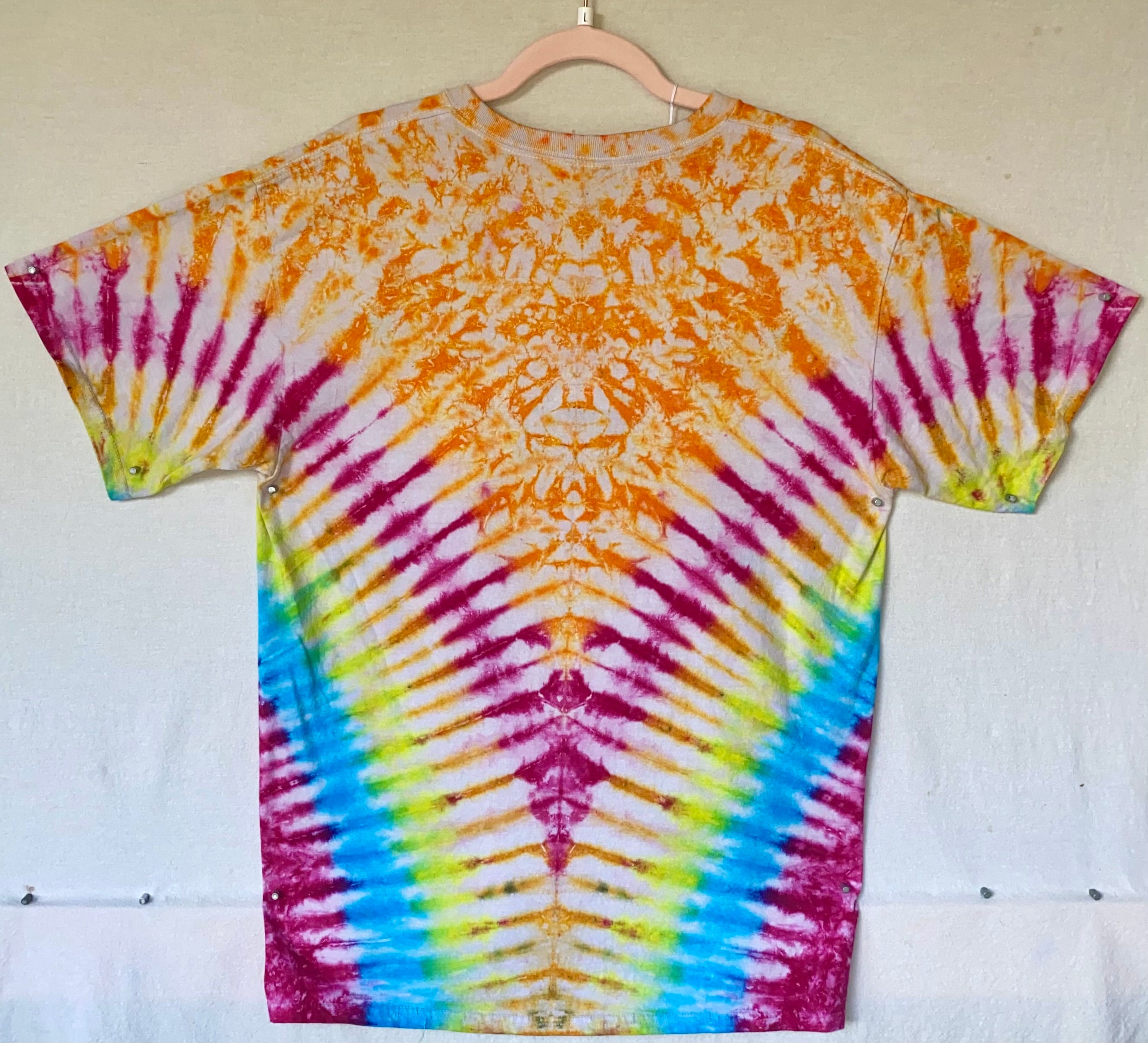 L GILDAN V tie-dye