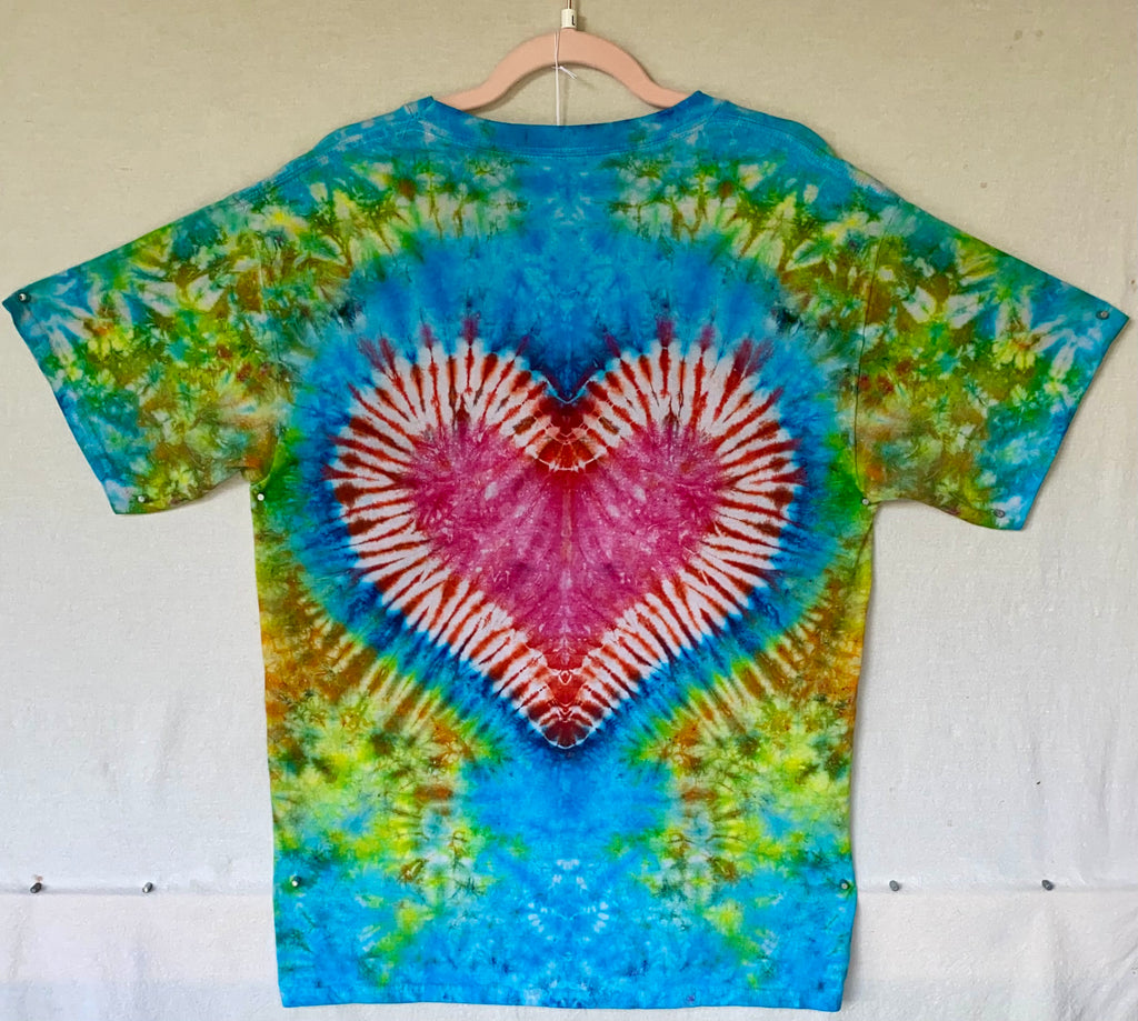 L GILDAN heart tie-dye