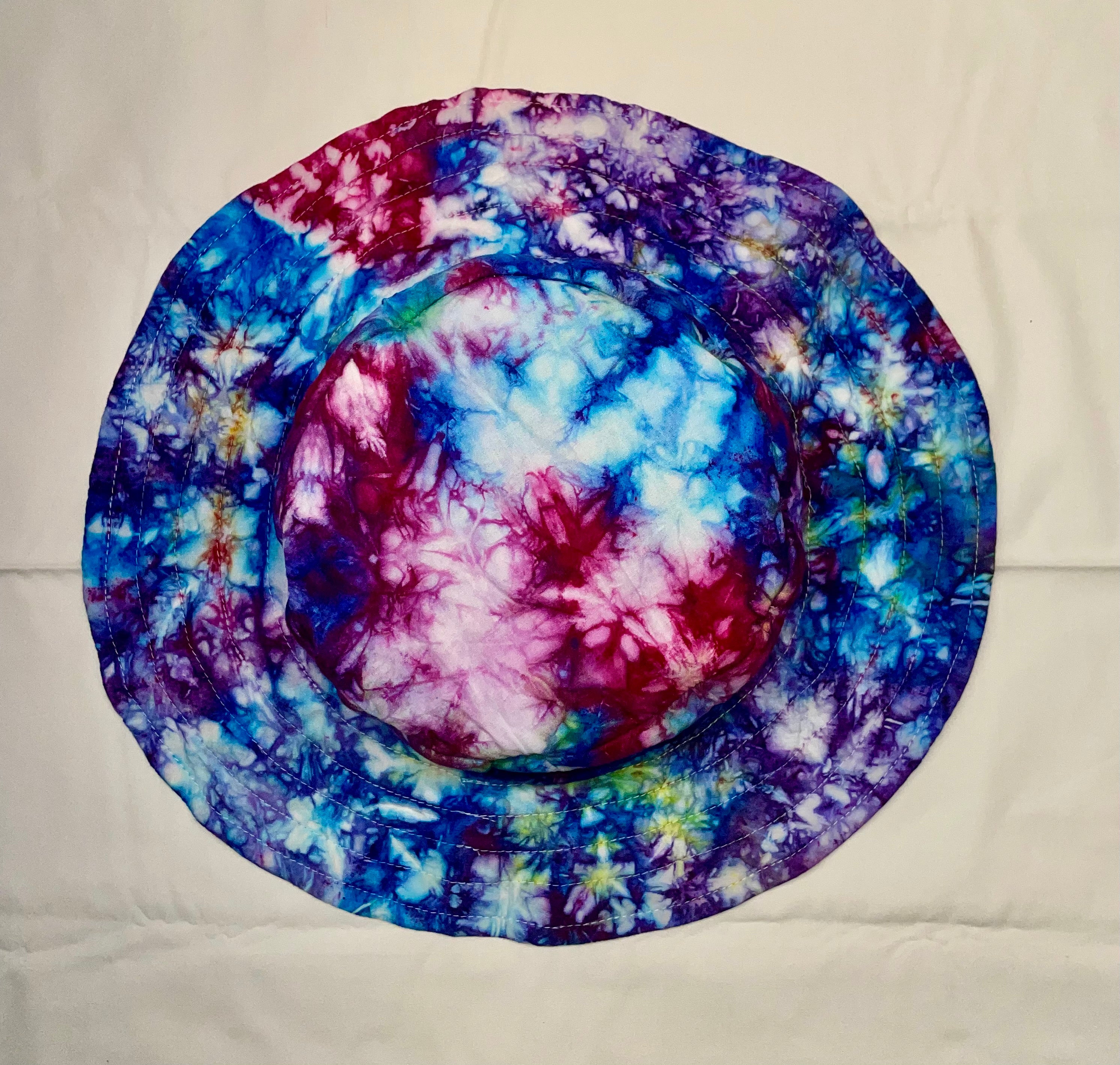 L Tie-Dye Bucket Hat