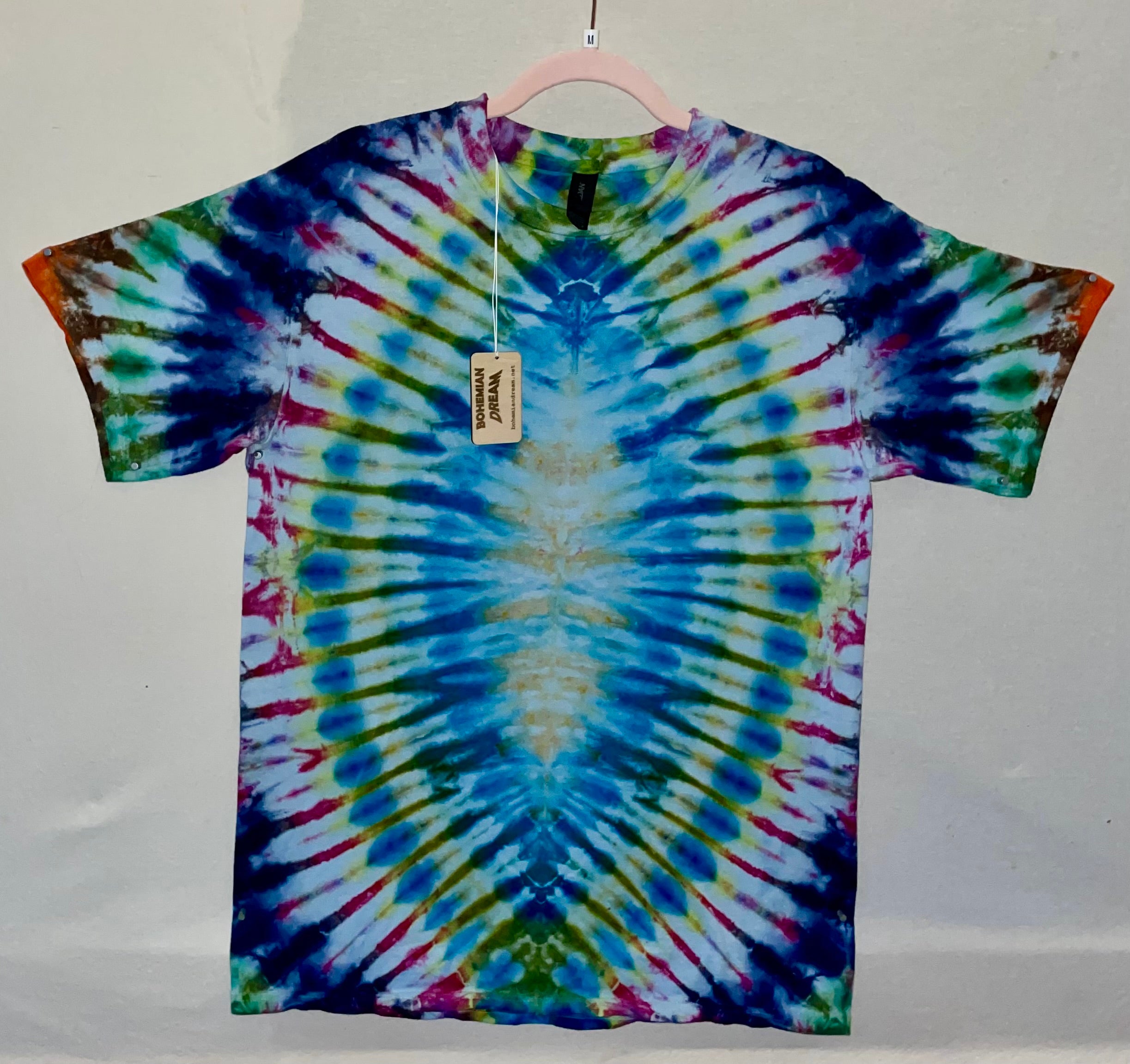 M GILDAN VJ tie-dye with hand-painted, dancing lady