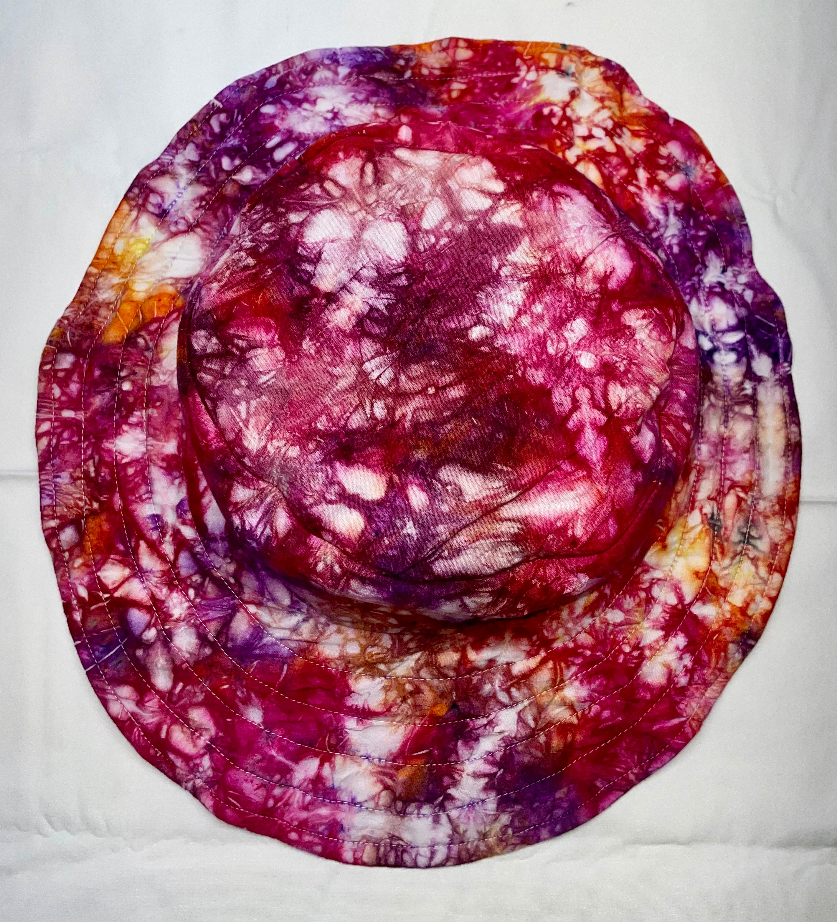 L Tie-Dye Bucket Hat