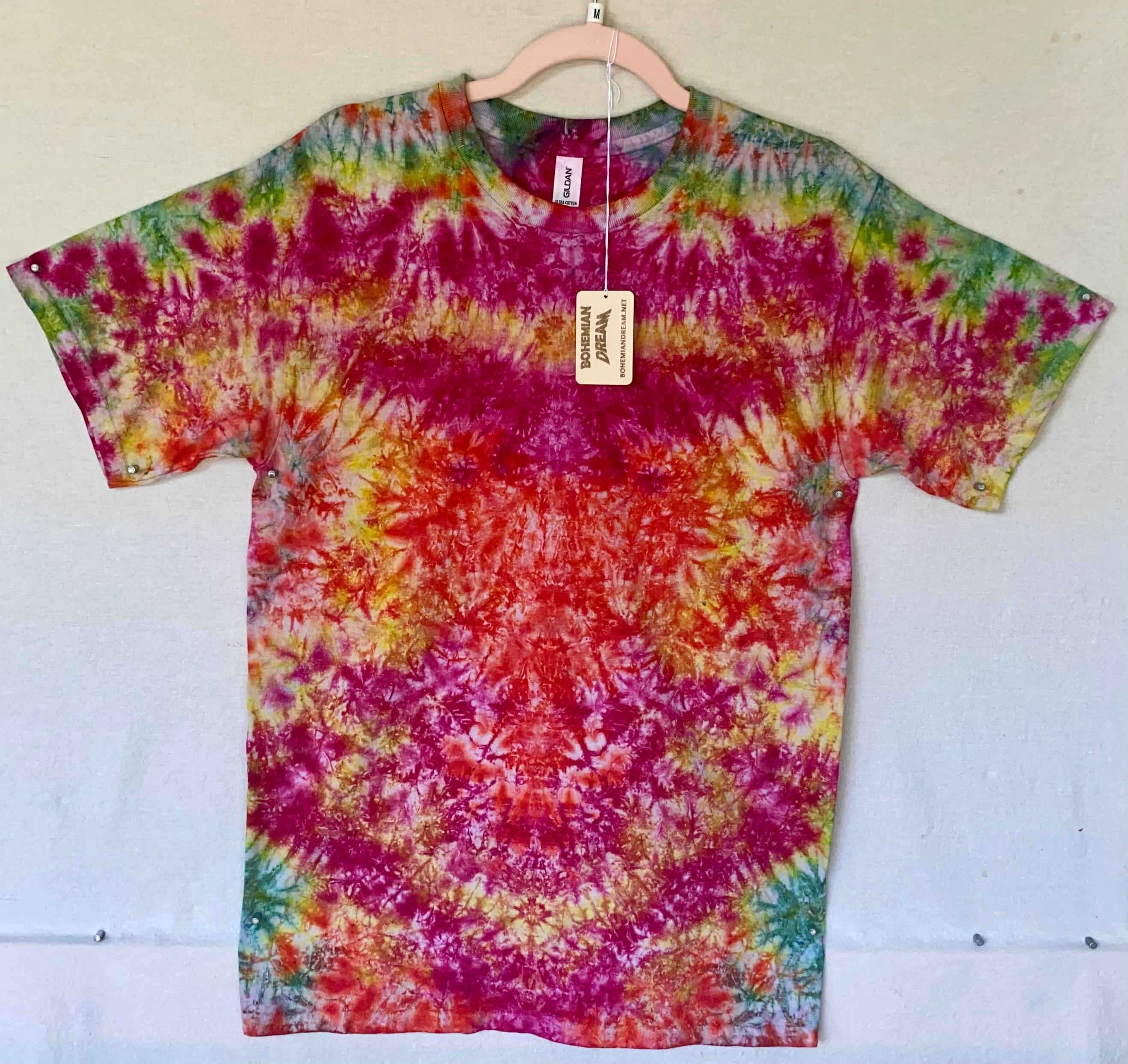 M GILDAN heart tie-dye