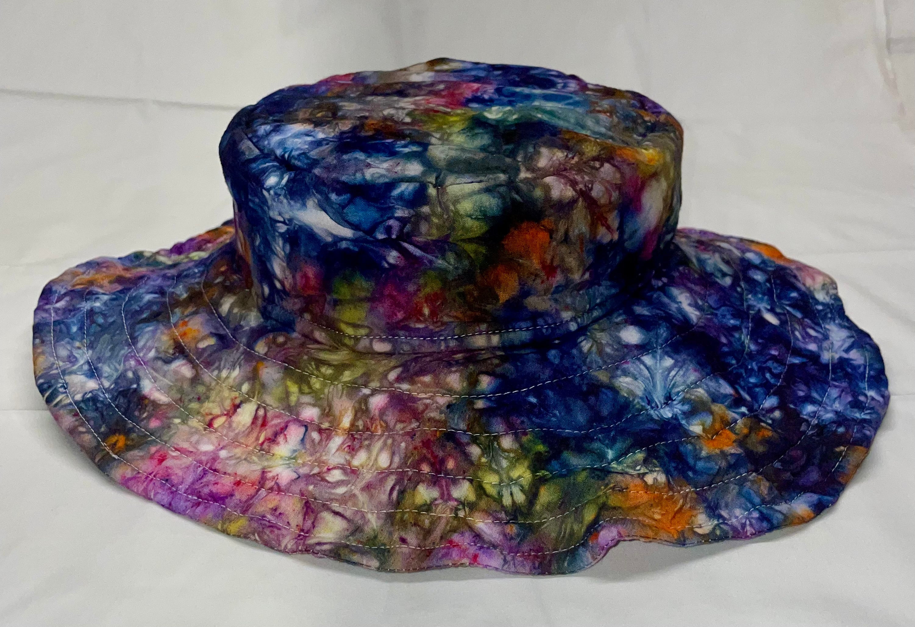 L Tie-Dye Bucket Hat