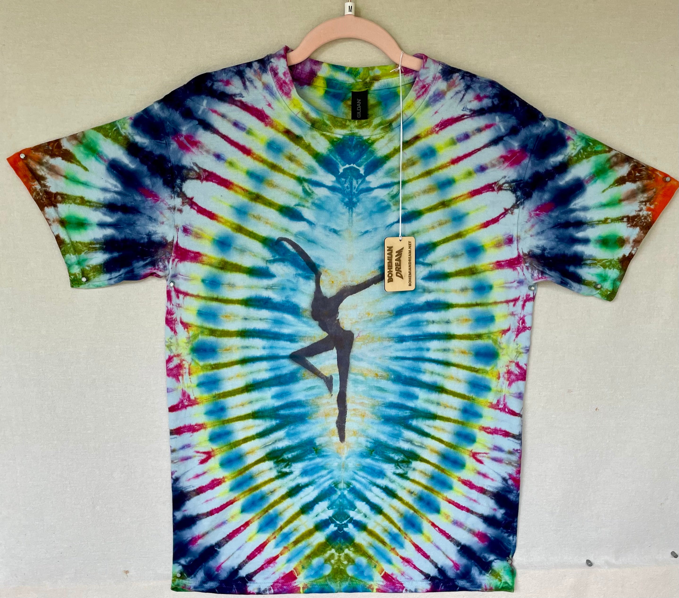 M GILDAN VJ tie-dye with hand-painted, dancing lady
