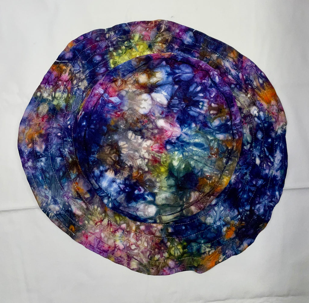 L Tie-Dye Bucket Hat