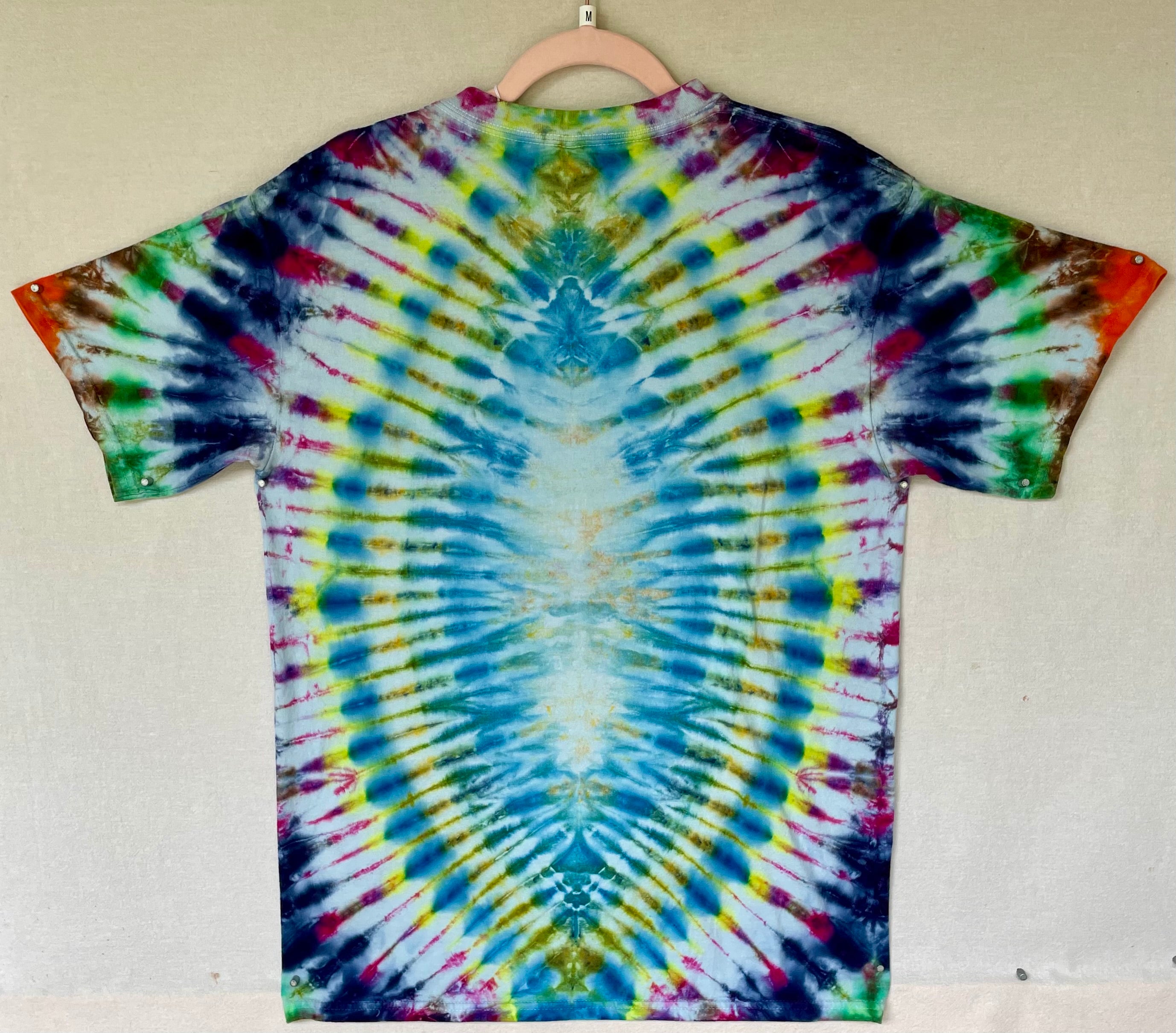M GILDAN VJ tie-dye with hand-painted, dancing lady