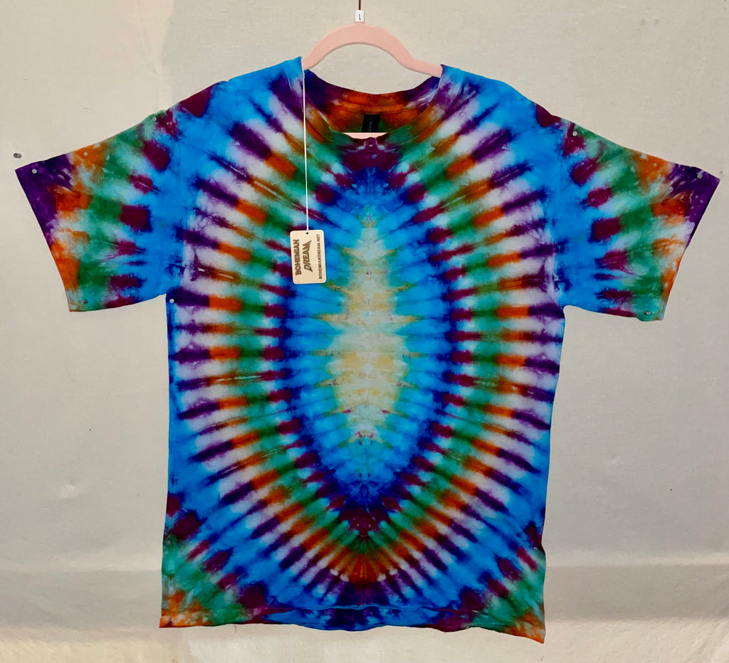 L GILDAN VJ tie-dye with hand, painted dancing lady ￼