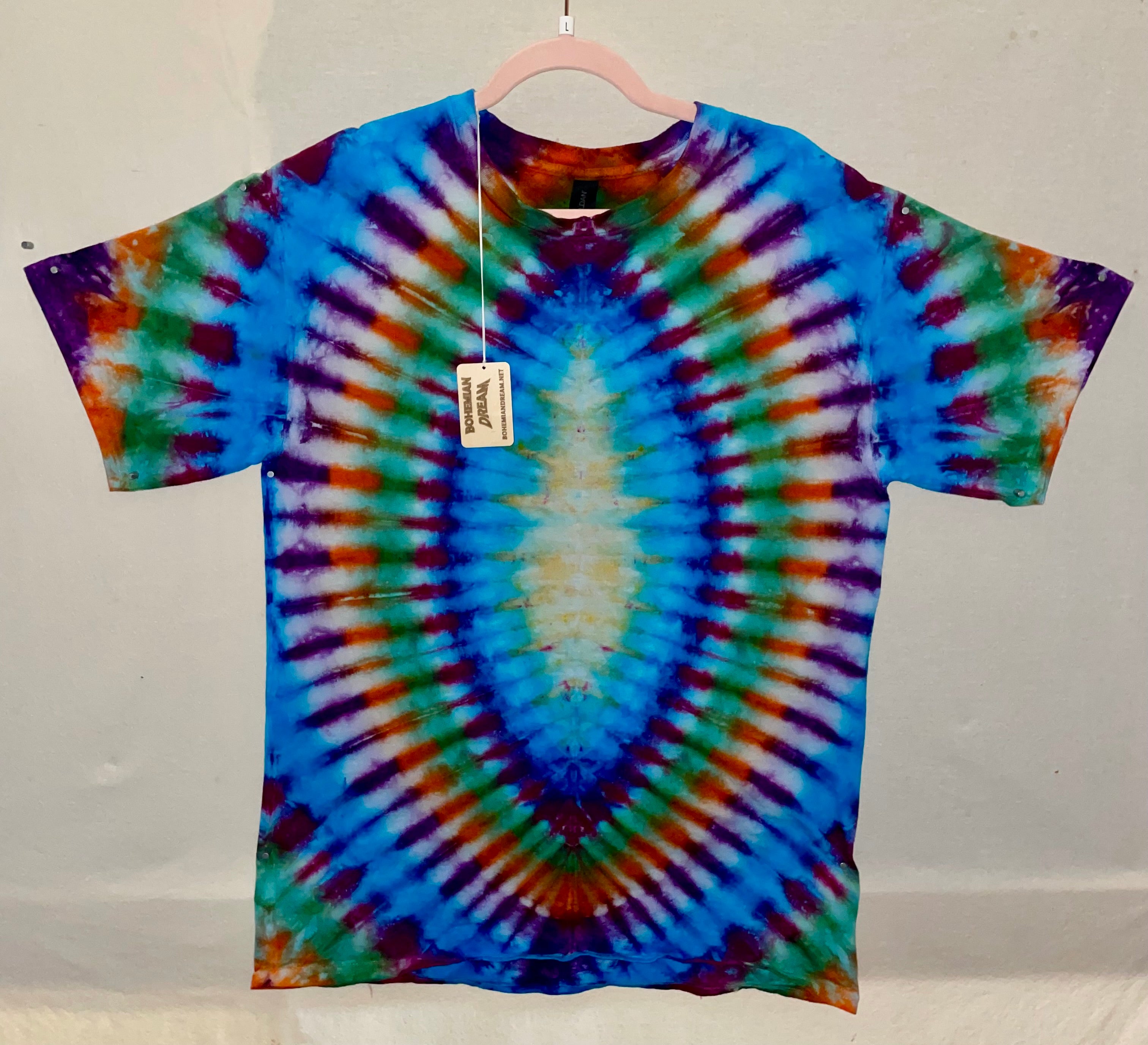 L GILDAN VJ tie-dye with hand, painted dancing lady ￼