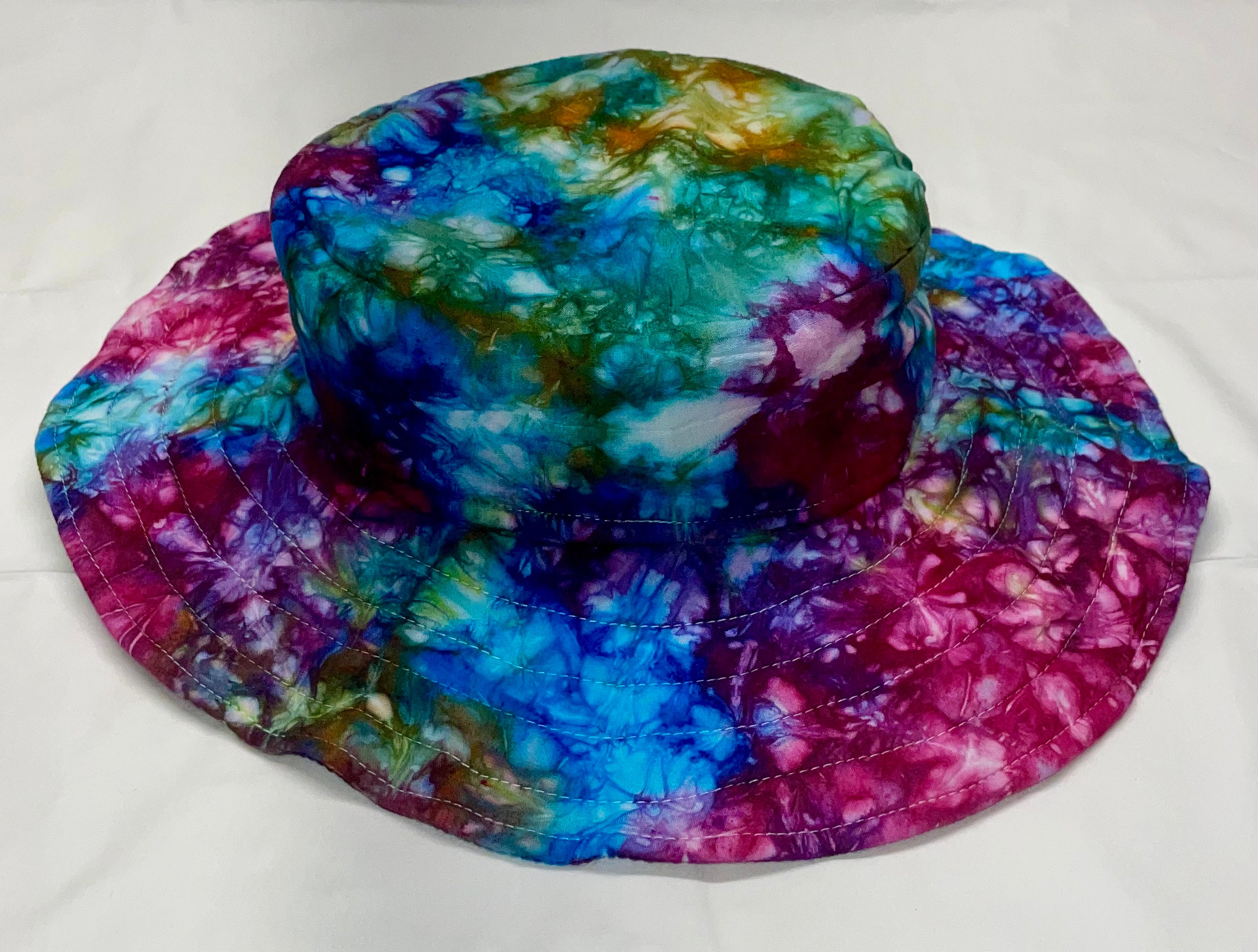 L Tie-Dye Bucket Hat