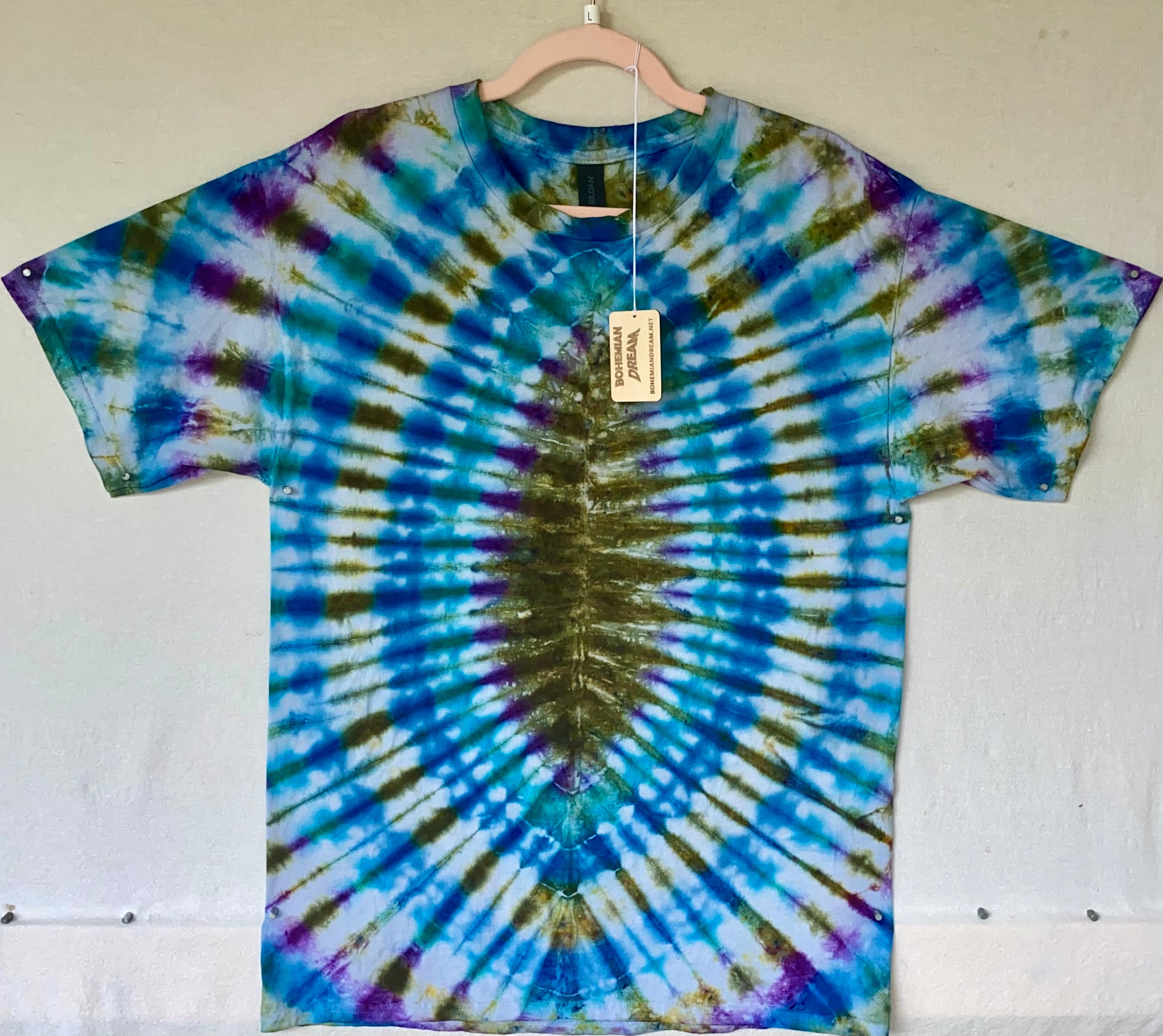 L GILDAN VJ tie-dye with hand painted dancing lady on sleeve
