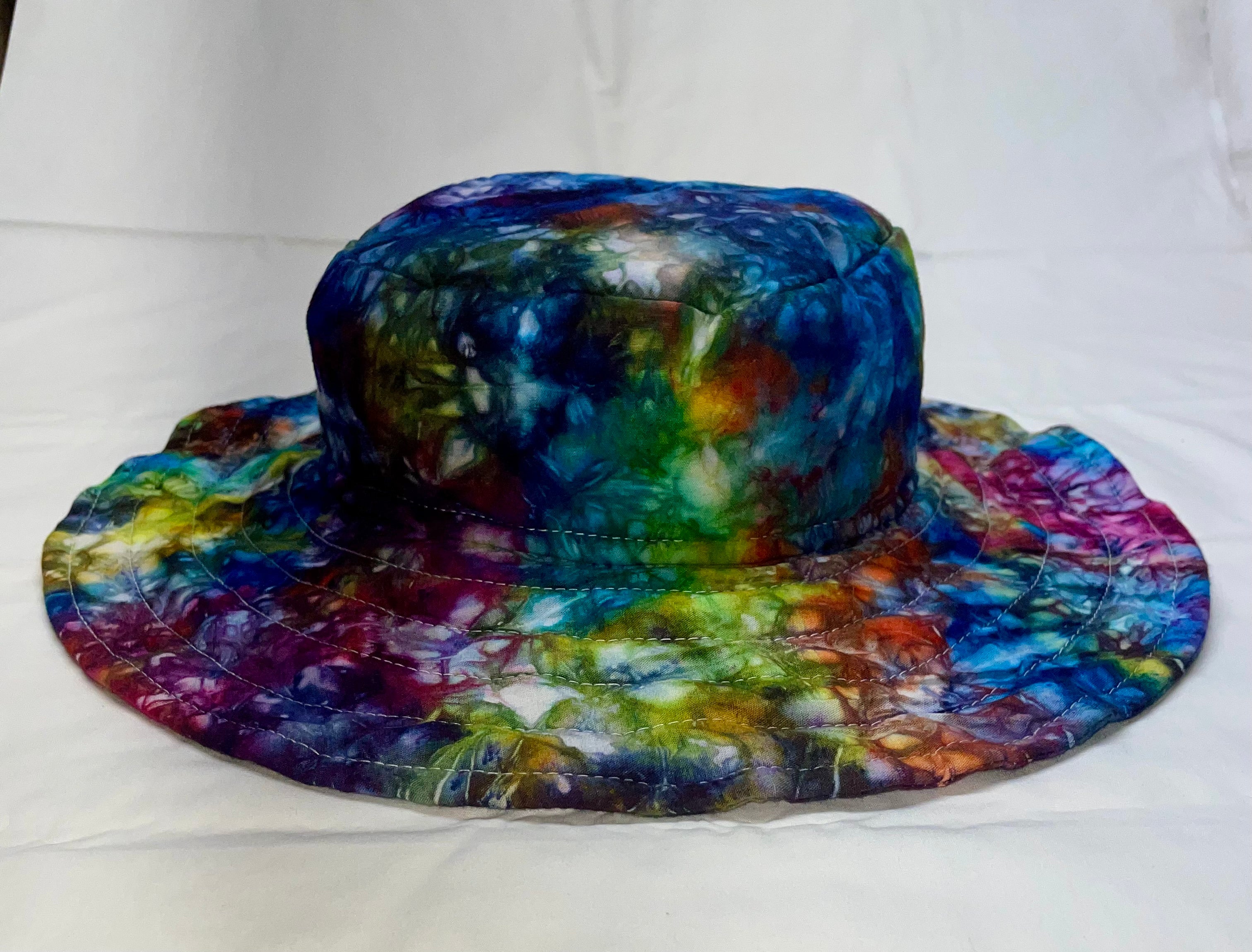 L Tie-Dye Bucket Hat
