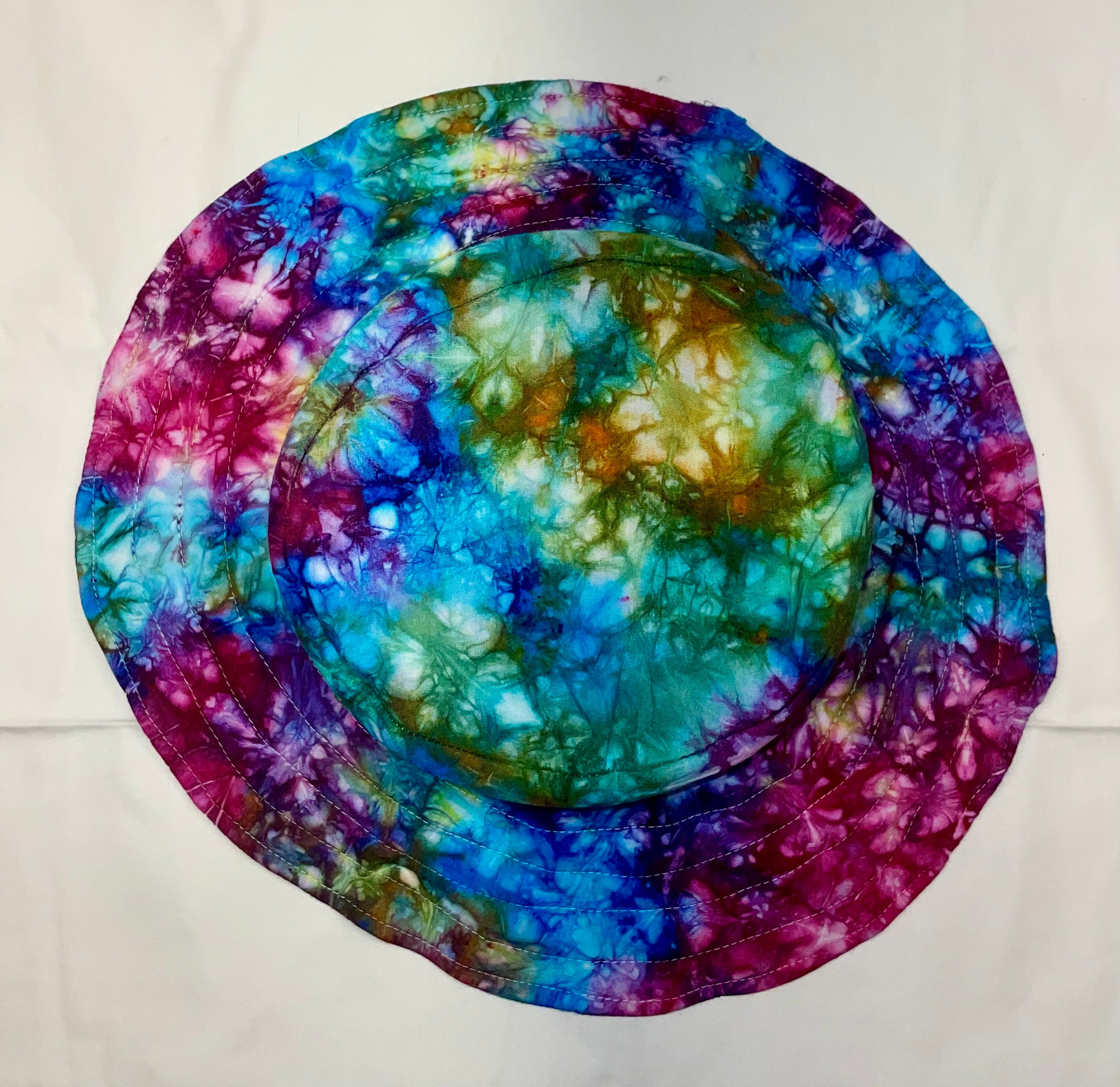 L Tie-Dye Bucket Hat