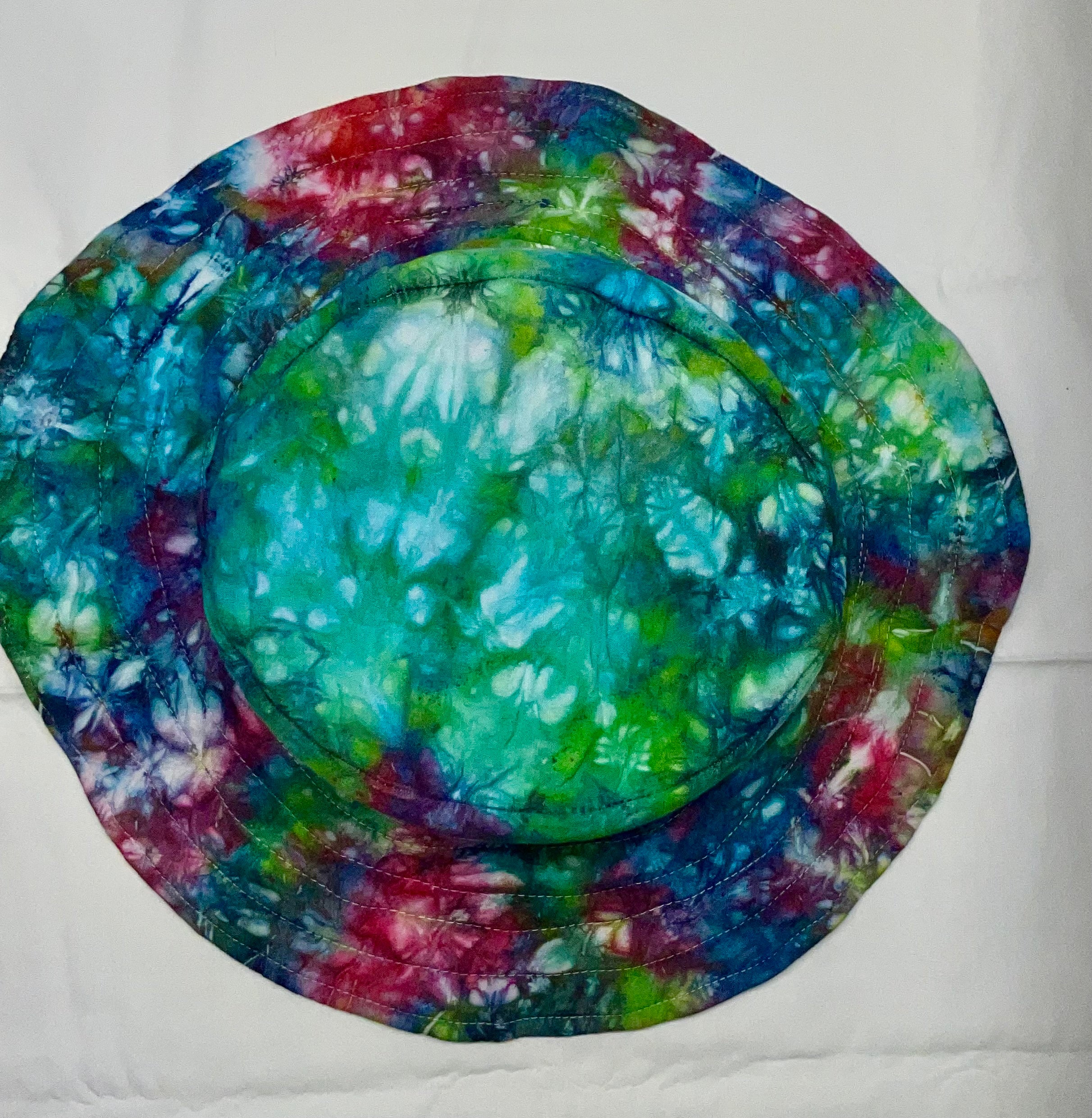 L Tie-Dye Bucket Hat