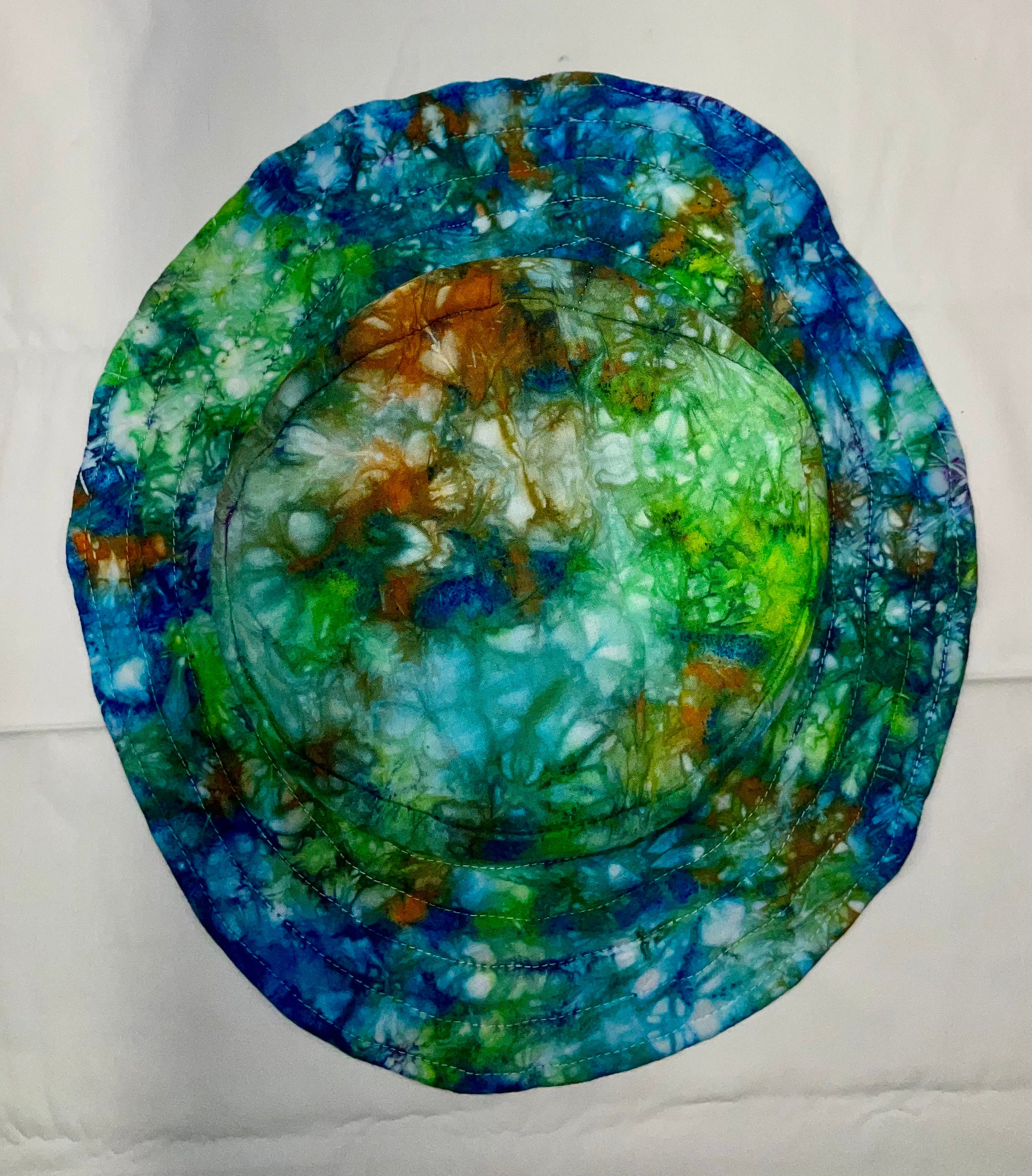 L Tie-Dye Bucket Hat