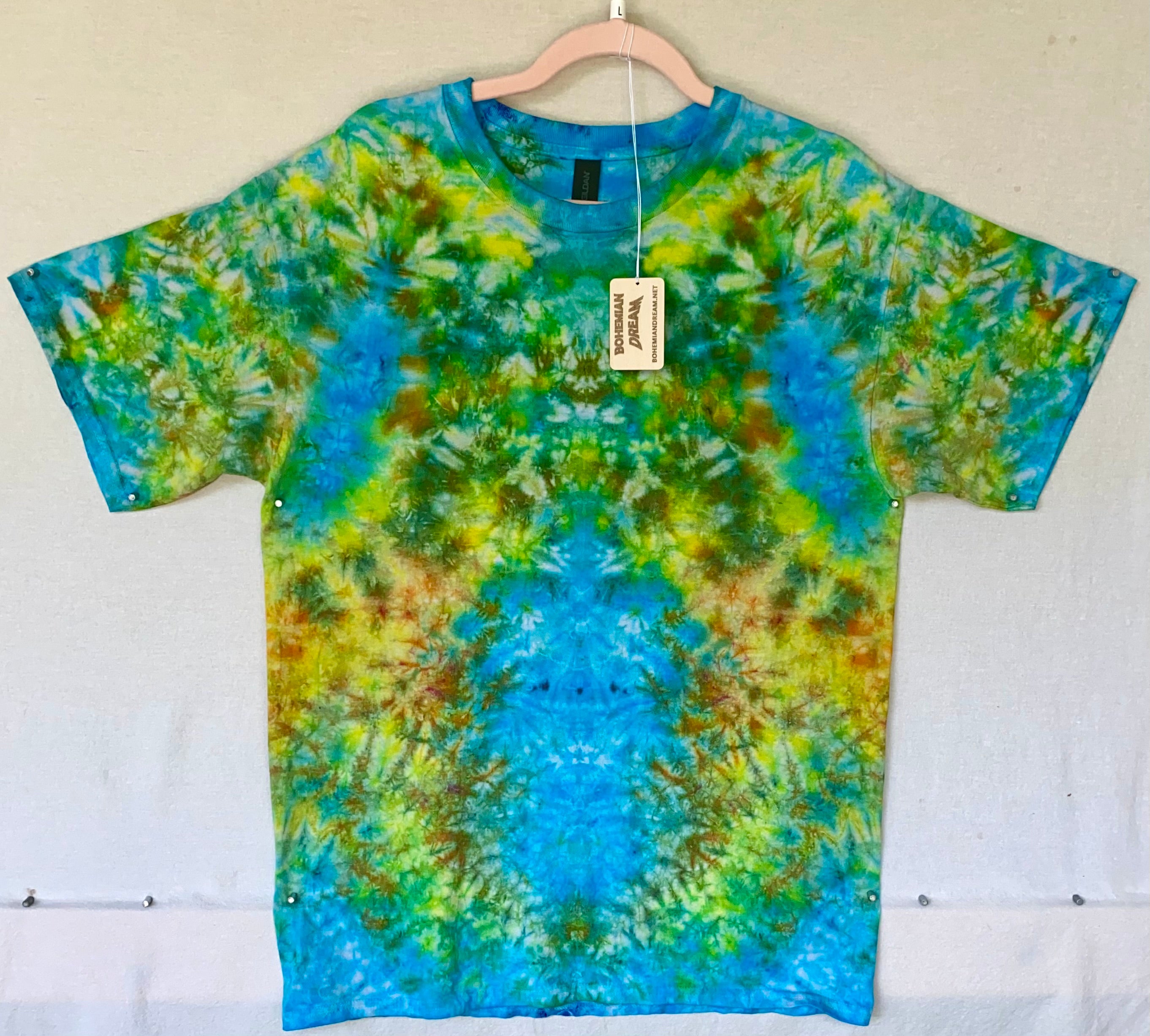 L GILDAN heart tie-dye
