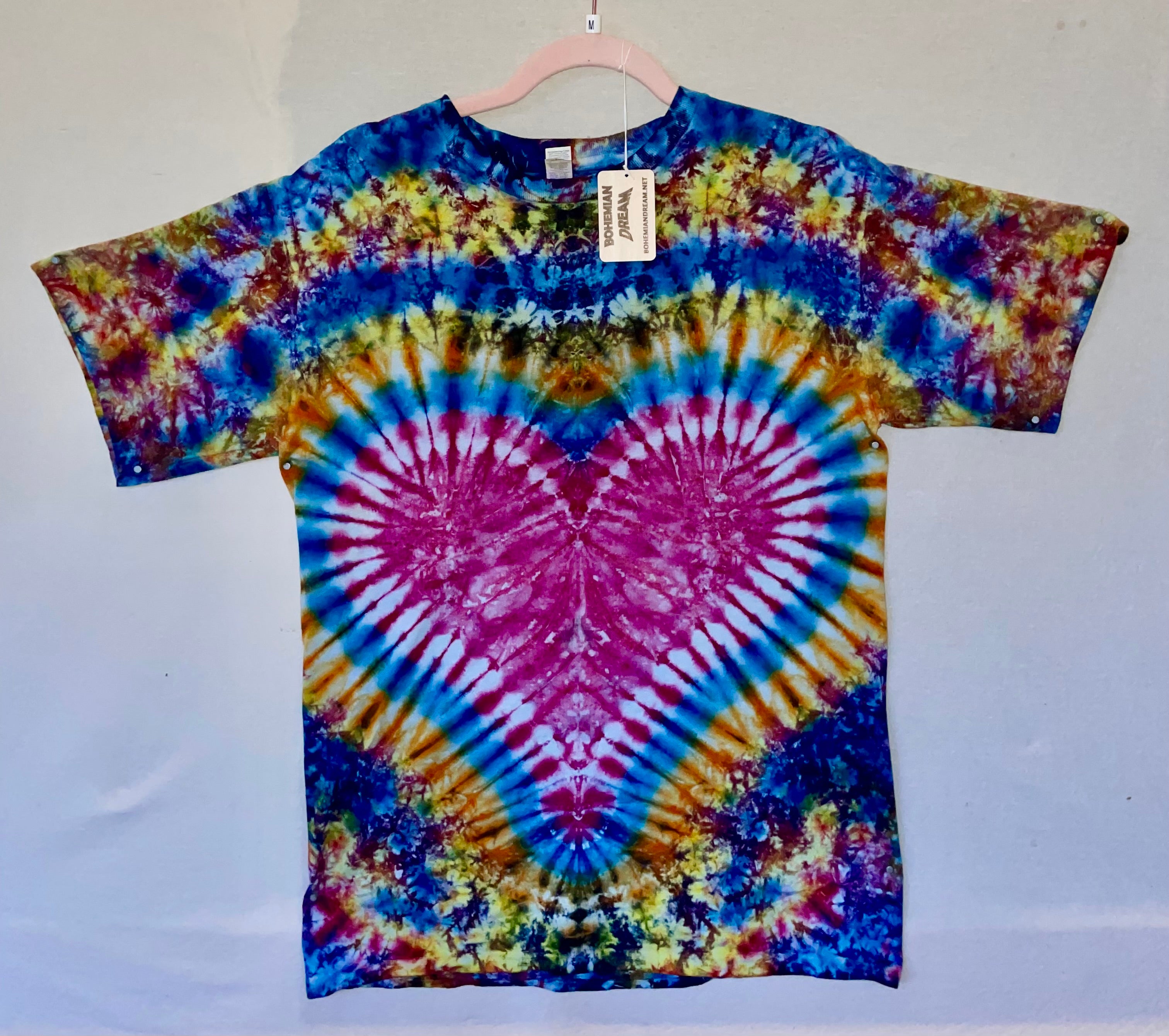 M GILDAN Heart Tie-Dye