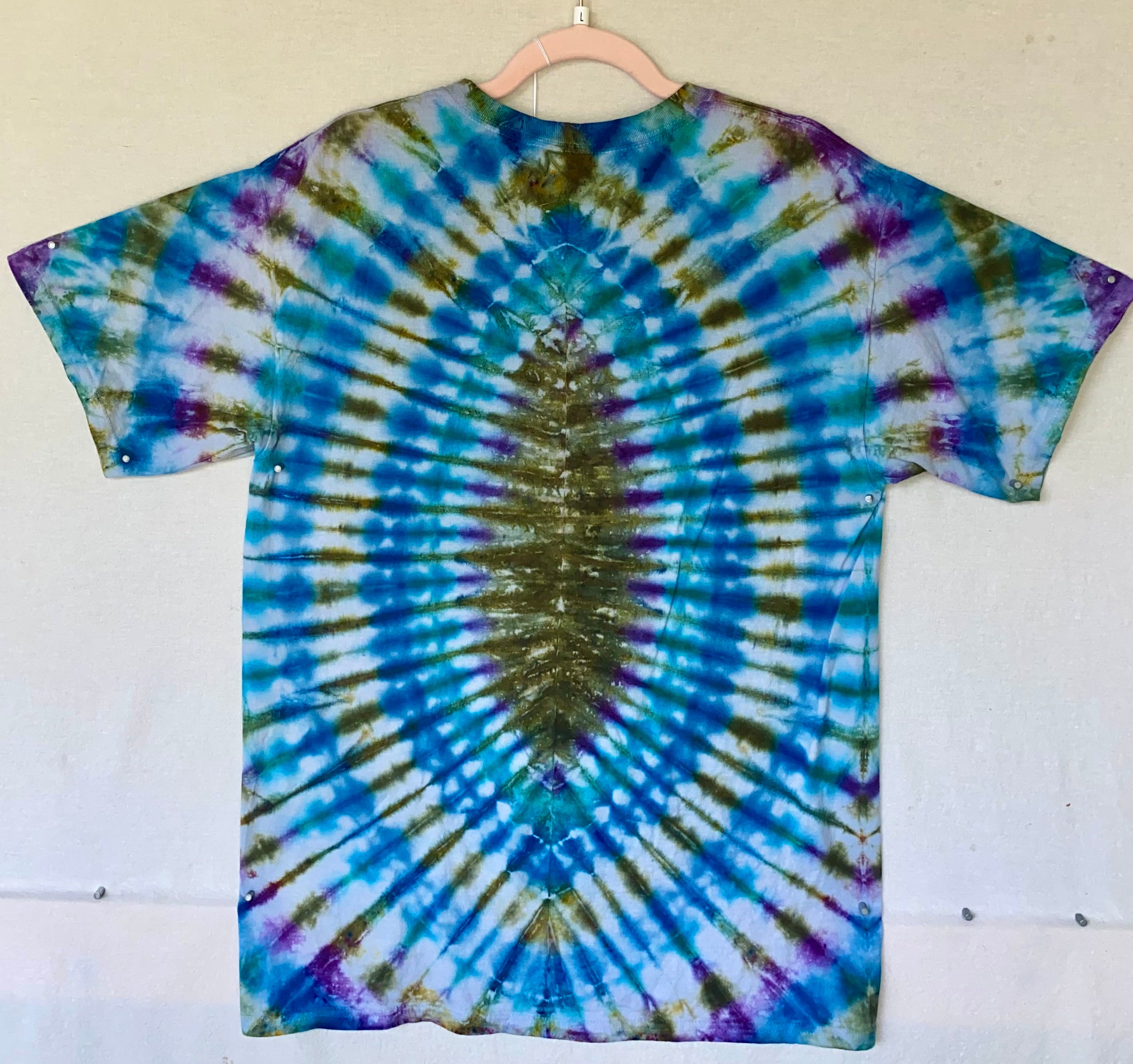 L GILDAN VJ tie-dye with hand painted dancing lady on sleeve