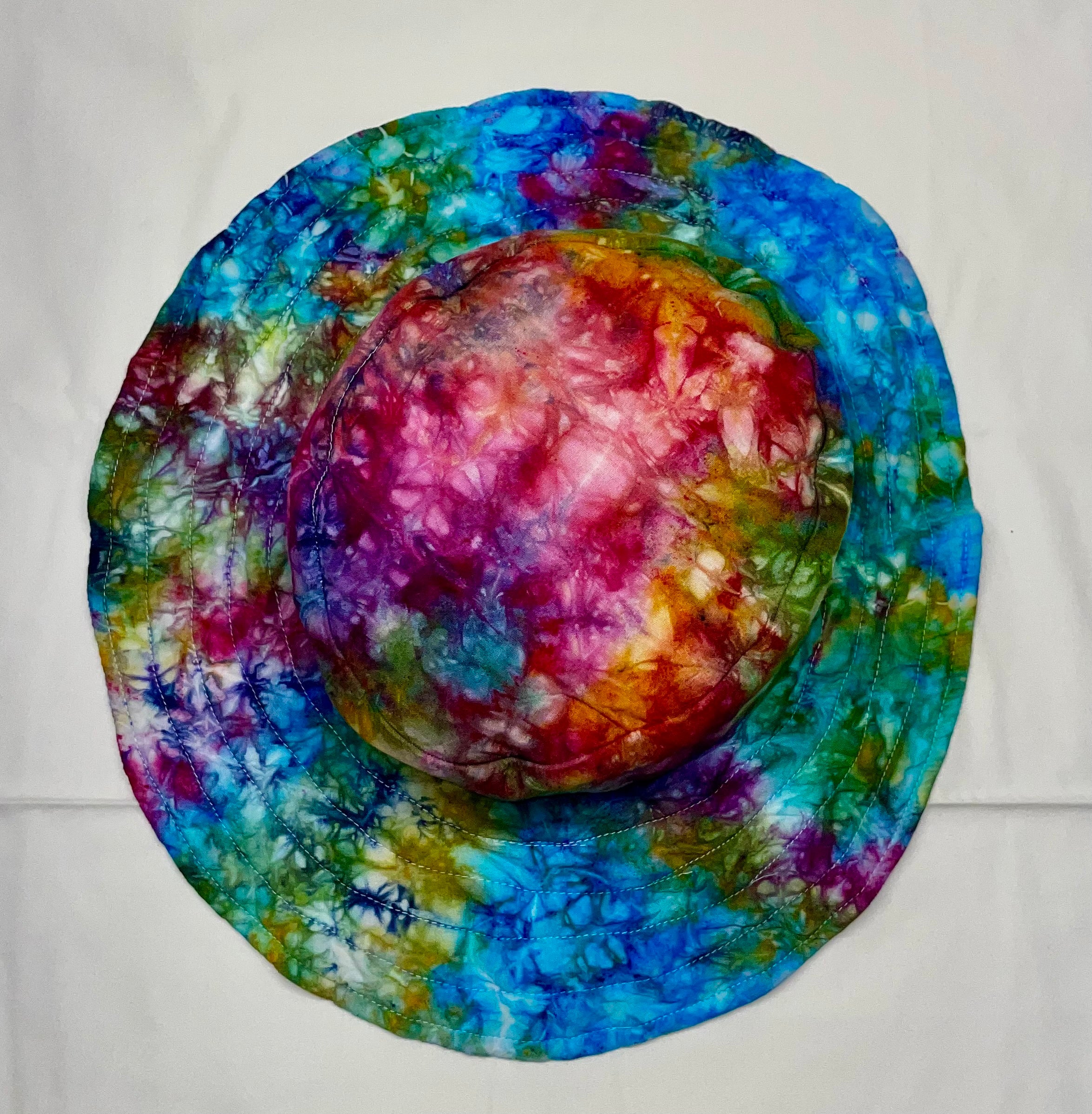 L Tie-Dye Bucket Hat